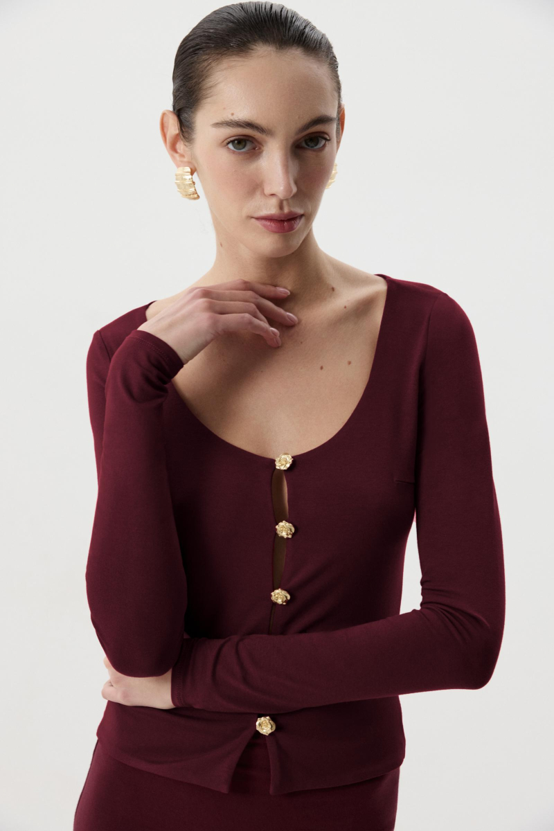 Лонгслив с декоративными пуговицами Charmstore, цвет: Бордовый, 205-51365-451 купить онлайн