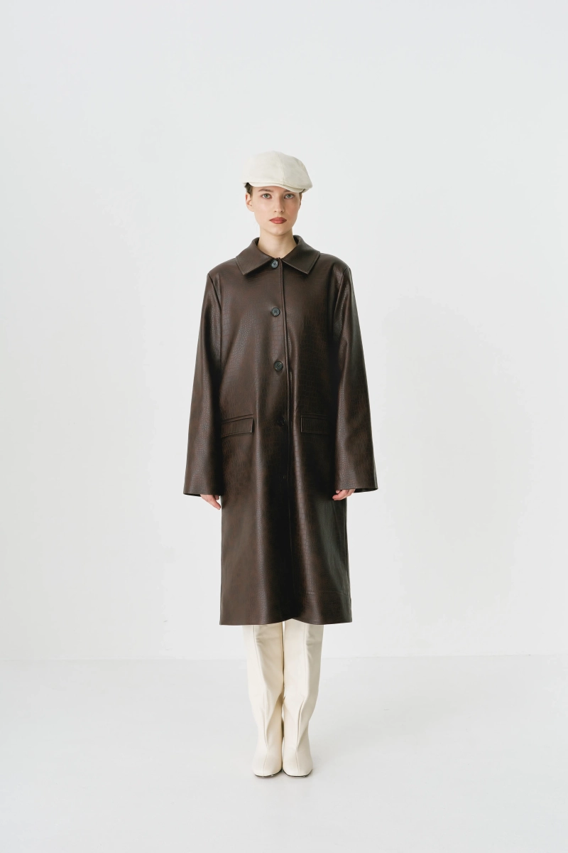 Тренч удлиненный из экокожи с эффектом тиснения Ricoco, цвет: коричневый, 7049/2 купить онлайн