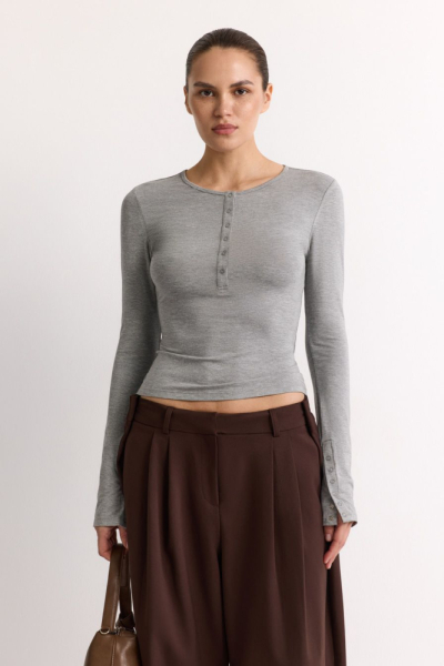 Лонгслив с рукавами на кнопках