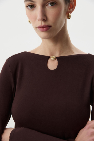 Лонгслив с декоративным элементом Charmstore, цвет: коричневый, 205-50665-551 купить онлайн