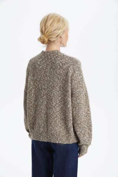 Свитер объемный с буклированным эффектом M.REASON, цвет: бежевый, 12.10610.695.716 W26 купить онлайн Свитер объемный с буклированным эффектом M.REASON, цвет: бежевый, 12.10610.695.716 W26 купить онлайн
