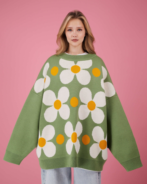 Свитер оверсайз с ромашками