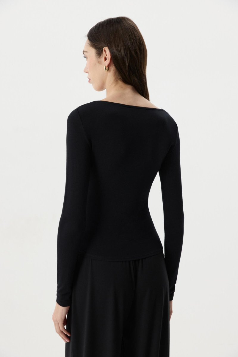 Лонгслив с декоративными пуговицами Charmstore, цвет: Черный, 205-51365-880 купить онлайн