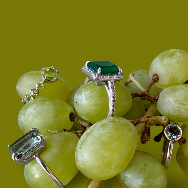 Кольцо Королева с хризопразом и белыми топазами The Reason, цвет: Серебряный, клц квин хрп 02 купить онлайн