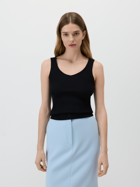 Топ на широких бретелях