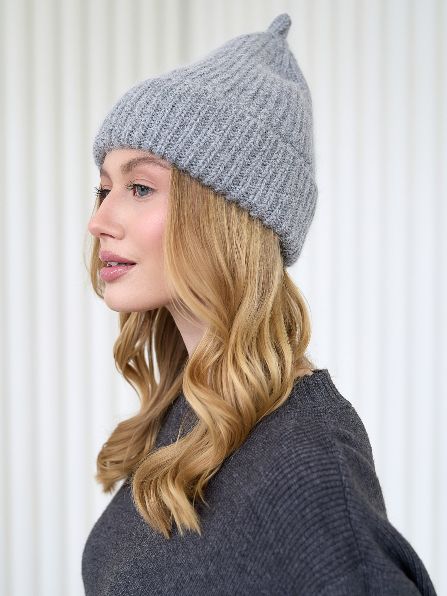 Шапка с "хвостиком" I.B.W., цвет: серый KJ130 купить онлайн Шапка с "хвостиком" I.B.W., цвет: серый KJ130 купить онлайн