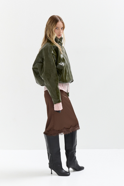 Бомбер из лакированной экокожи утепленный Ricoco, цвет: хаки, 6070/2 купить онлайн