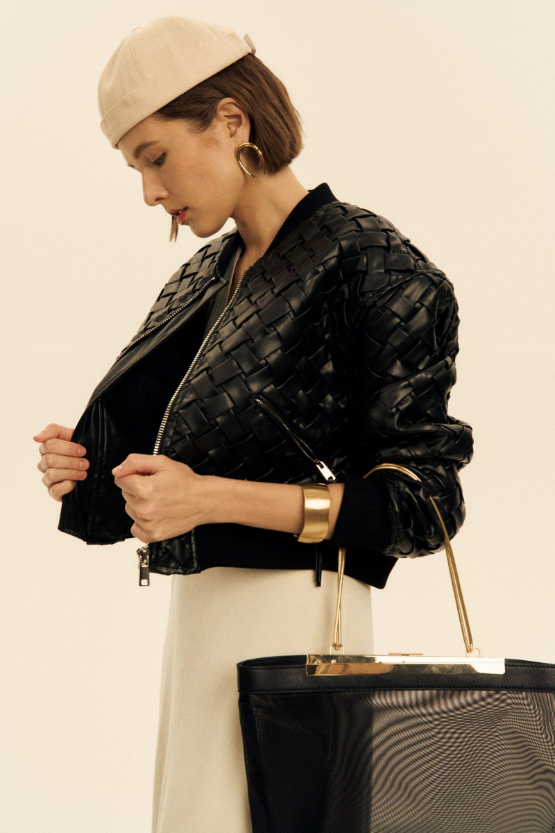Бомбер из плетеной кожи SAGAS, цвет: Черный, 7300201 купить онлайн Бомбер из плетеной кожи SAGAS, цвет: Черный, 7300201 купить онлайн