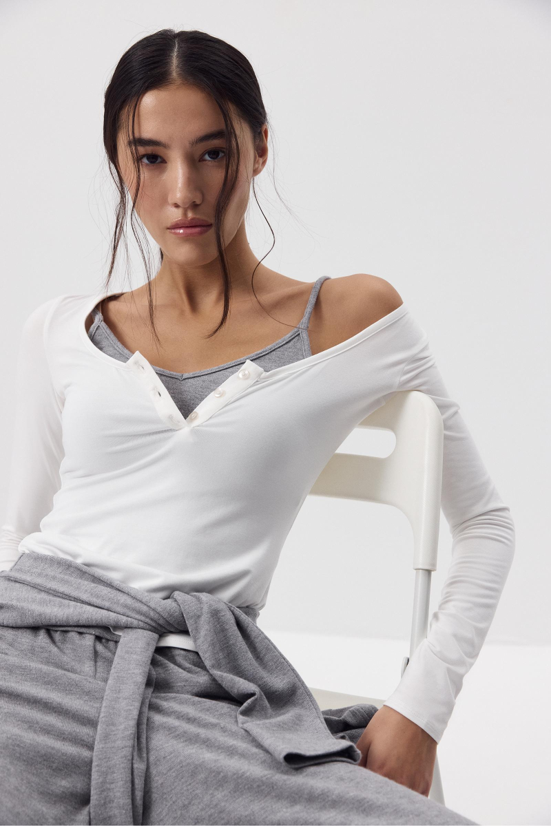 Лонгслив с пуговицами Charmstore, цвет: молочный, 205-43265-111 купить онлайн Лонгслив с пуговицами Charmstore, цвет: молочный, 205-43265-111 купить онлайн