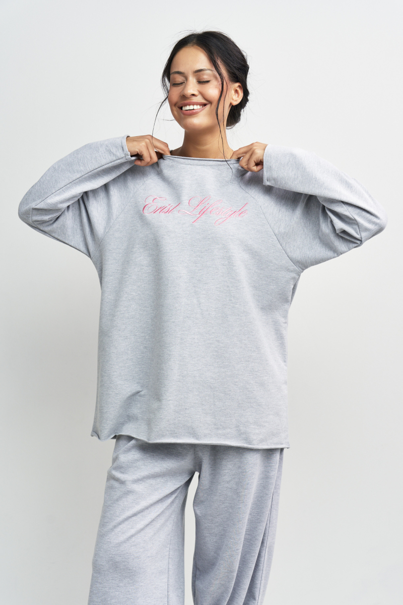 Лонгслив с вышивкой