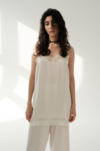 Топ-комбинация с кружевом