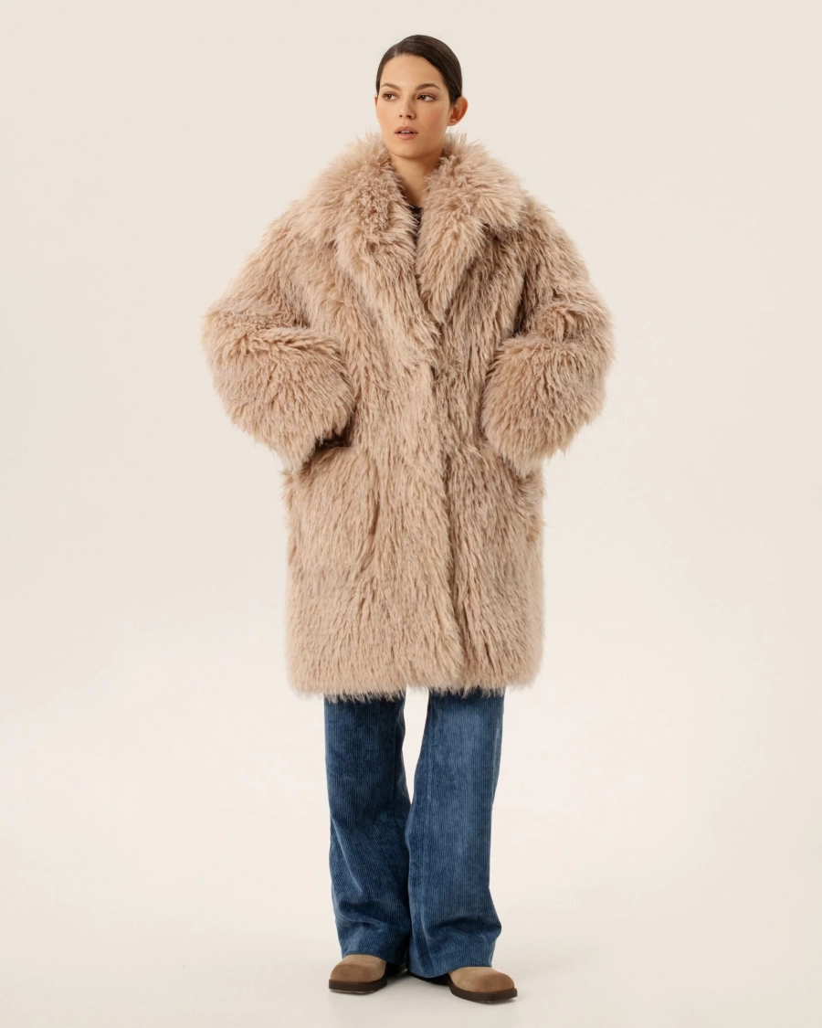 Пальто из эко-меха двустороннее Anmuse, цвет: бежевый, FUR24W120-DS-1 купить онлайн