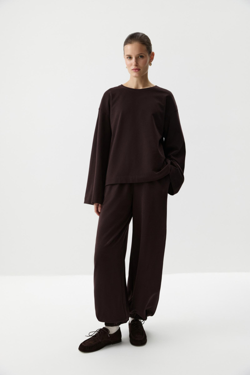 Джоггеры с карманами Charmstore, цвет: коричневый, 201-52258-551 купить онлайн