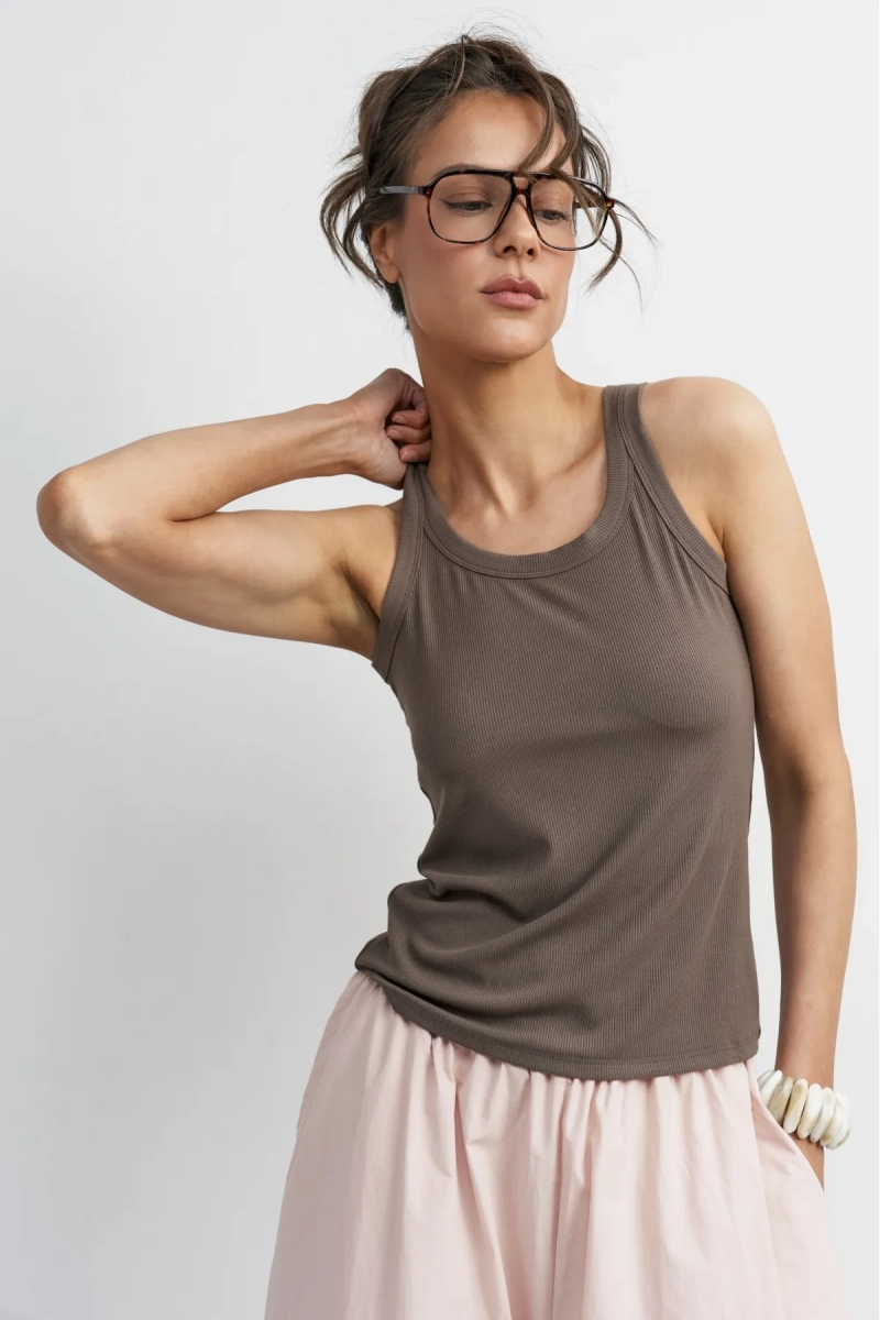 Майка рельефная Erist store, цвет: коричневый,  купить онлайн
