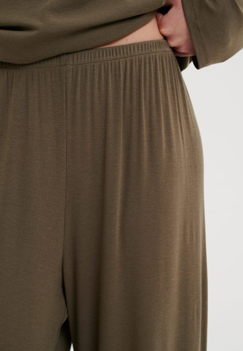 Брюки свободного силуэта CHUBA, цвет: зеленый,  купить онлайн