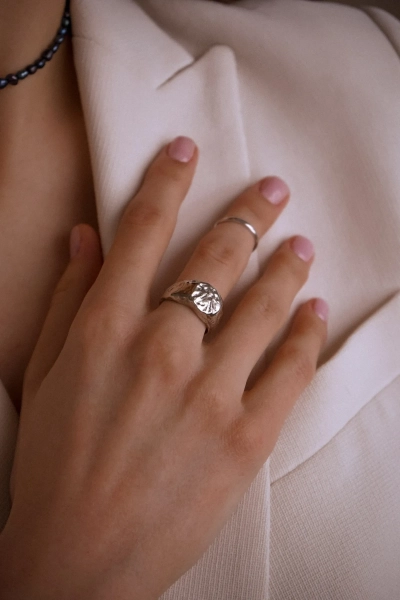 Серебряное кольцо-печатка SBLESKOM, цвет: Серебряный, 11261 купить онлайн