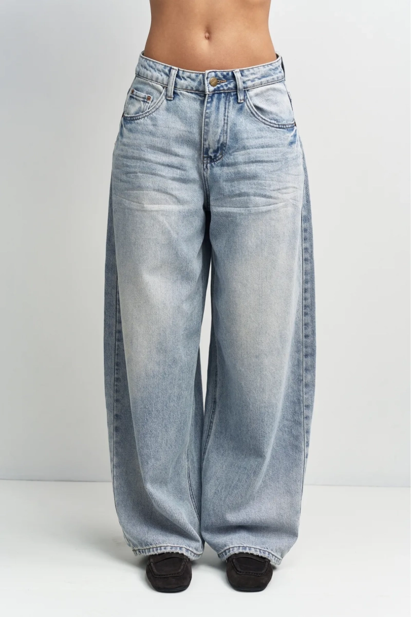 Джинсы свободные