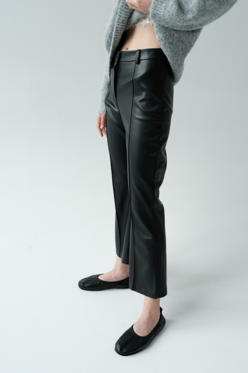 Брюки со стрелками экокожа НИ ИМЕНИ, НИ ПОХОЖИХ, цвет: Черный, 00-00000330 купить онлайн