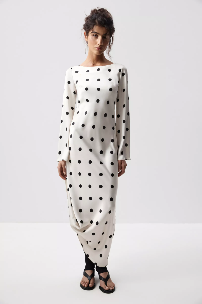 Платье из сатина с расклешенными рукавами