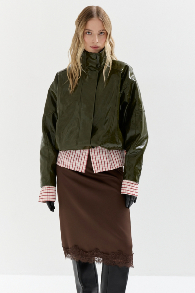 Бомбер из лакированной экокожи утепленный