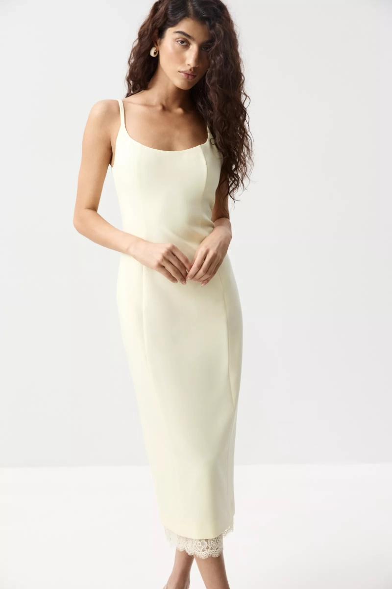 Платье макси на бретелях с кружевом Charmstore, цвет: Сливочный, 111-555103-121 купить онлайн