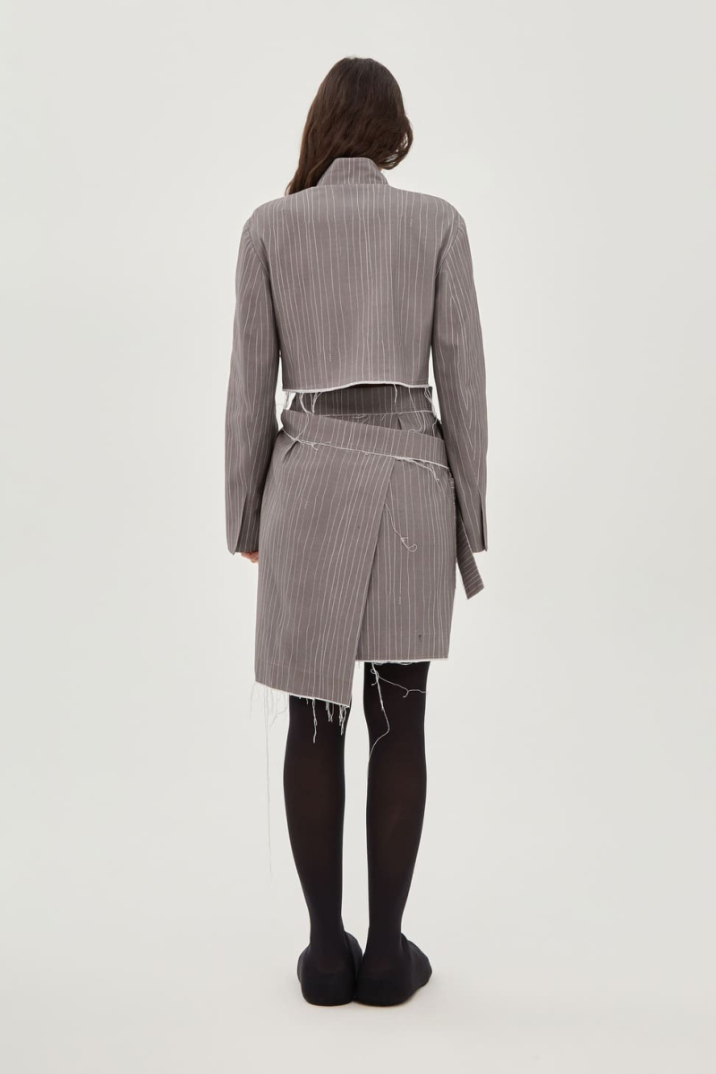 Платье-пиджак с фартуком в нарисованную полоску UNKE, цвет: серый, 2601D001T_GR купить онлайн