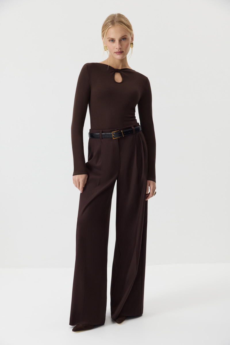 Лонгслив с декоративным узлом Charmstore, цвет: горький шоколад, 205-44165-565 купить онлайн Лонгслив с декоративным узлом Charmstore, цвет: горький шоколад, 205-44165-565 купить онлайн