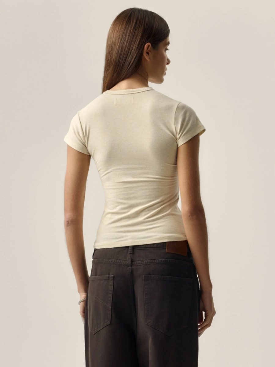 Футболка Confidence curve NAIPACHE, цвет: абрикосовый,  купить онлайн Футболка Confidence curve NAIPACHE, цвет: абрикосовый,  купить онлайн