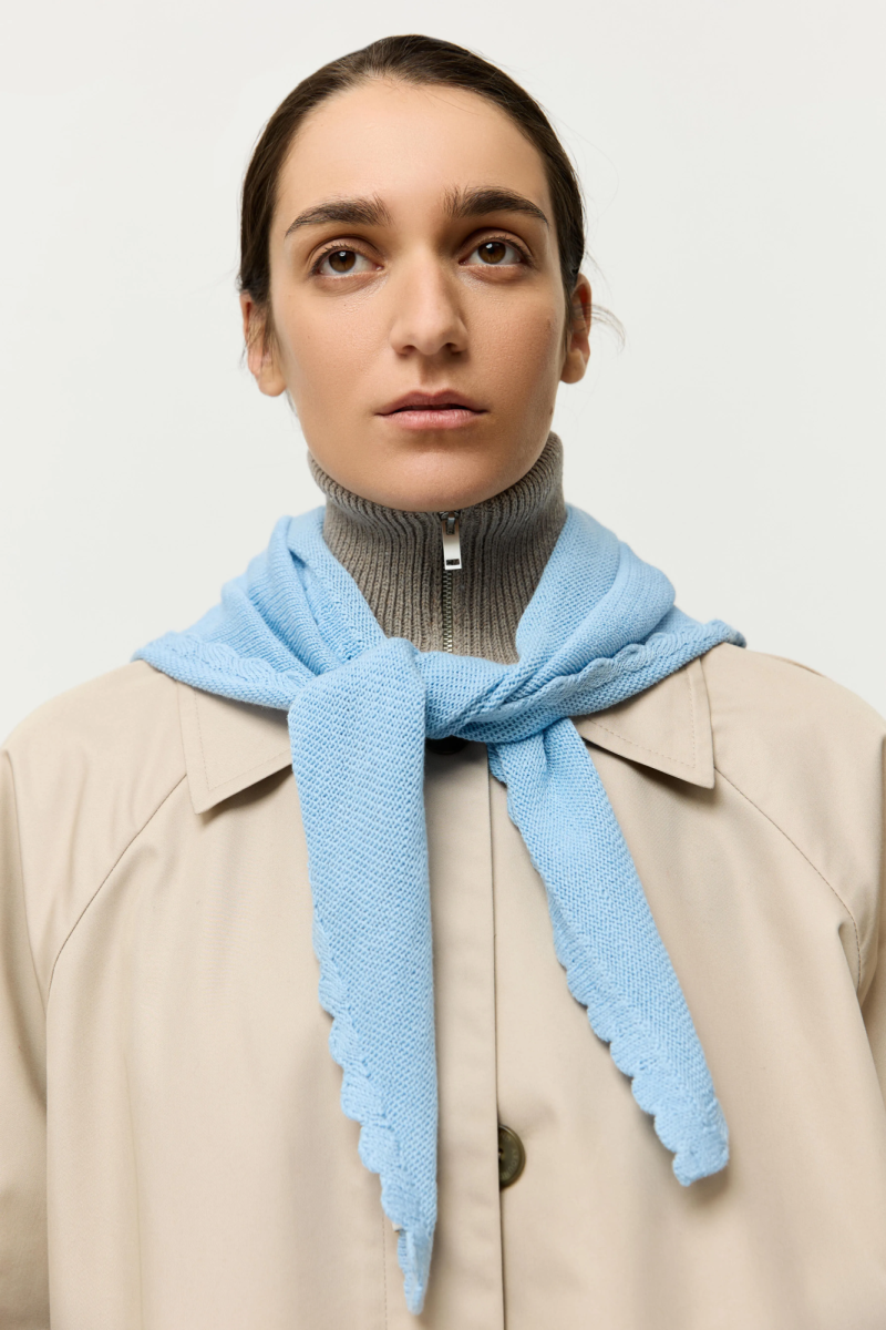 Косынка с фигурным краем