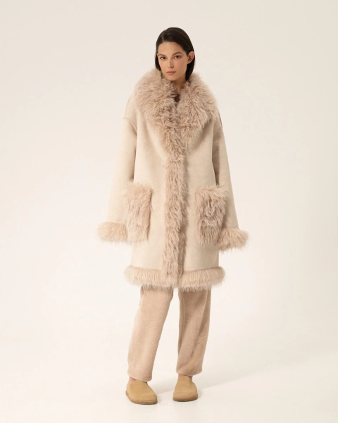 Пальто из эко-меха двустороннее Anmuse, цвет: бежевый, FUR24W120-DS-1 купить онлайн