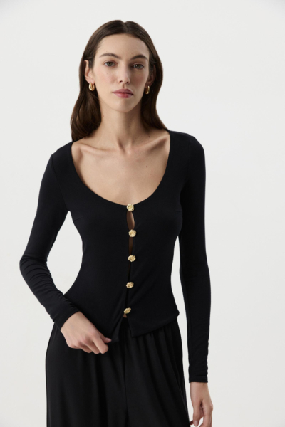 Лонгслив с декоративными пуговицами