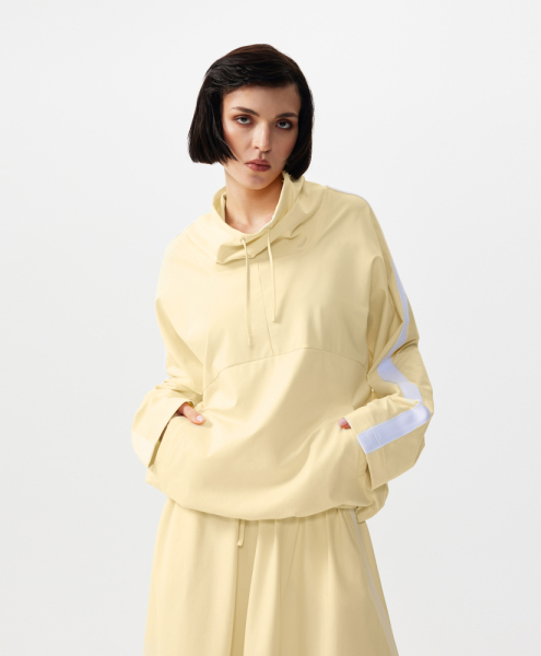 Свитшот оверсайз с воротником-стойкой