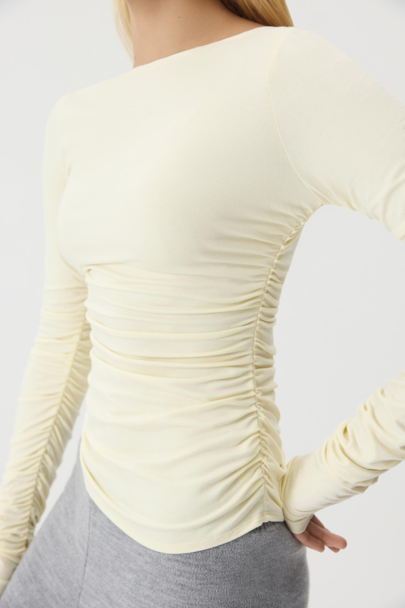 Лонгслив с драпировкой Charmstore, цвет: Сливочный, 205-44265-121 купить онлайн Лонгслив с драпировкой Charmstore, цвет: Сливочный, 205-44265-121 купить онлайн