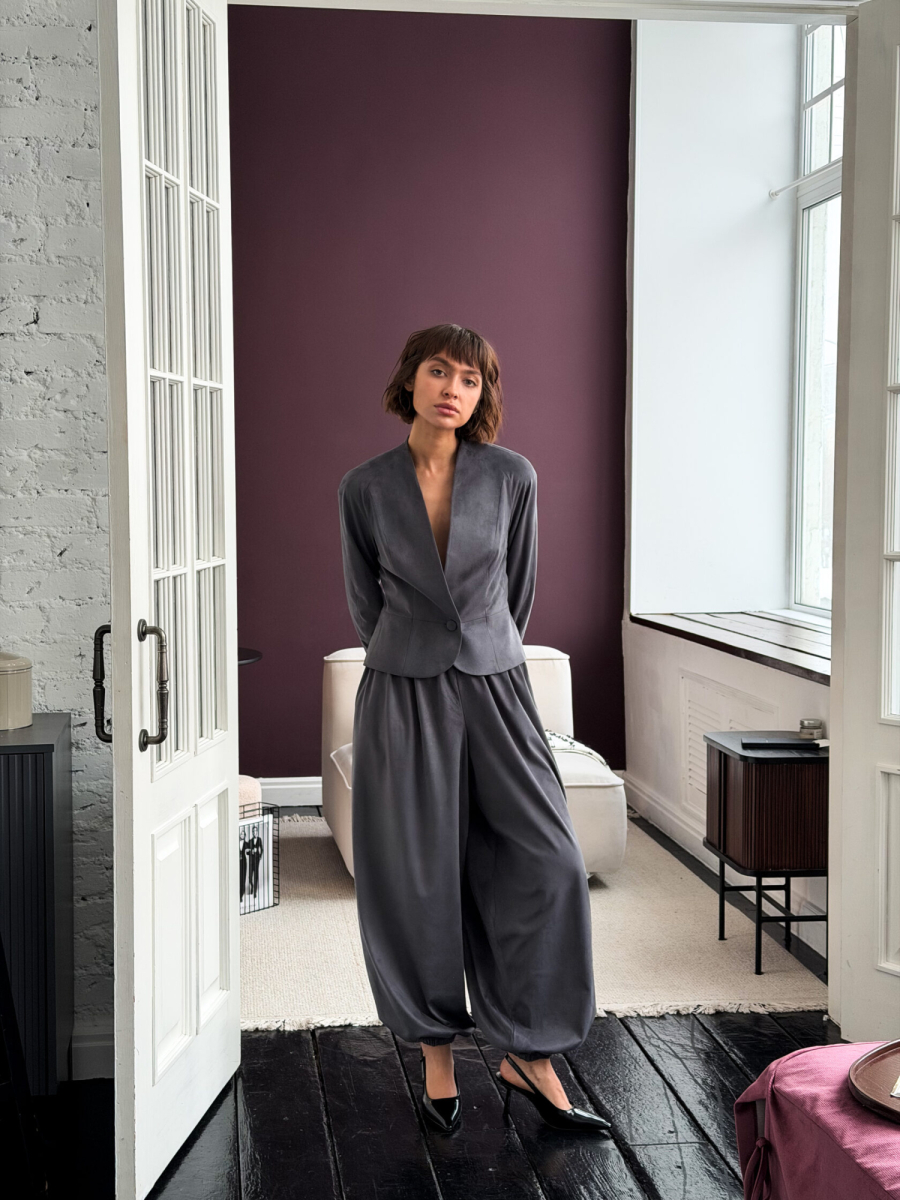 Брюки из замши