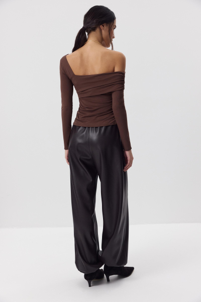 Джоггеры из экокожи Charmstore, цвет: темно-коричневый, 101-454105-556 купить онлайн Джоггеры из экокожи Charmstore, цвет: темно-коричневый, 101-454105-556 купить онлайн