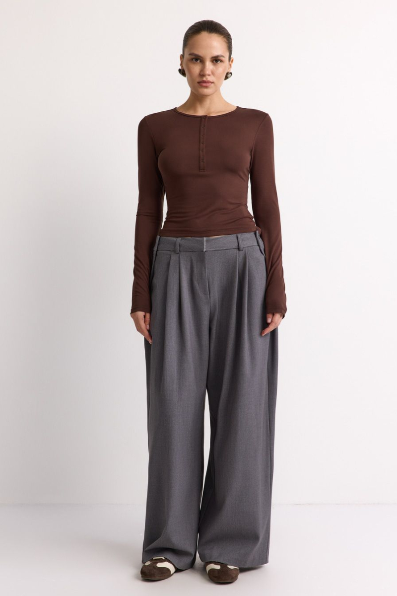 Брюки широкие с защипами