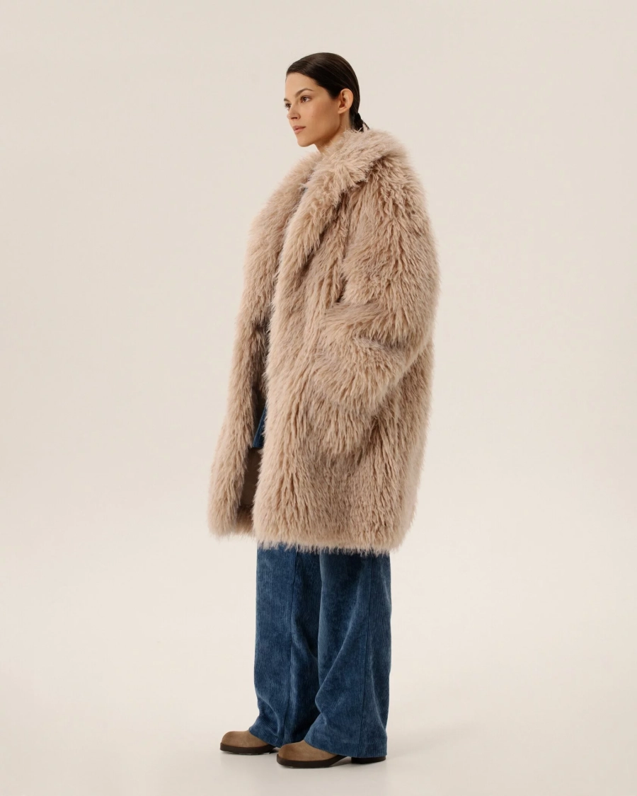 Пальто из эко-меха двустороннее Anmuse, цвет: бежевый, FUR24W120-DS-1 купить онлайн