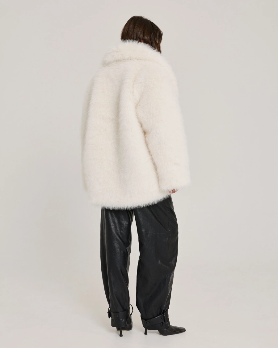 Пальто меховое Anmuse, цвет: белый, FUR25W186 купить онлайн