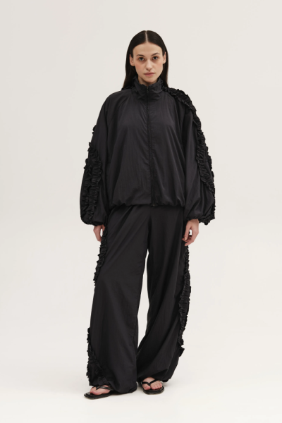 Брюки с поплывшими лампасами