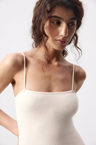 Платье-бандо миди Charmstore, цвет: ванильный, 306-544115-113 купить онлайн