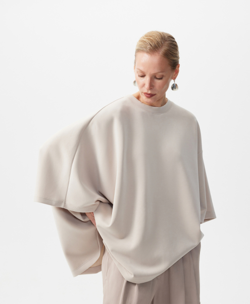 Футболка с асимметричными рукавами