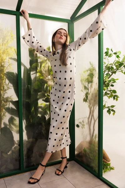 Платье из сатина с расклешенными рукавами Charmstore, цвет: черный горох на молочном 111-56260-1005 |трендовая новинка купить онлайн