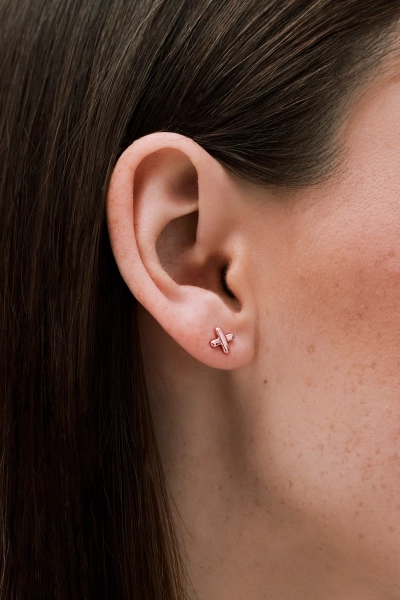 Серебряные серьги-пусеты «Вышивка» SBLESKOM, цвет: розовый, 31845 купить онлайн