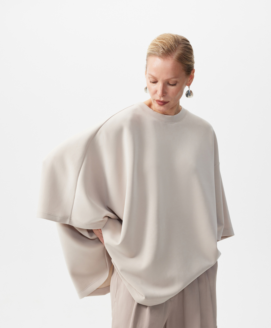 Футболка с асимметричными рукавами