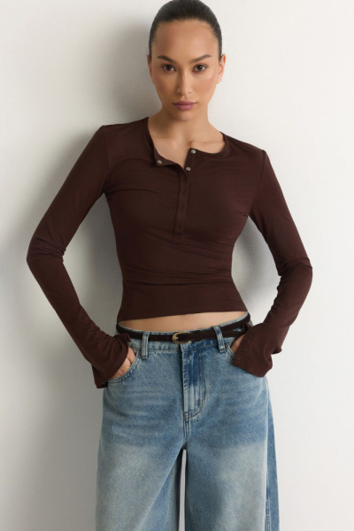 Лонгслив с рукавами на кнопках