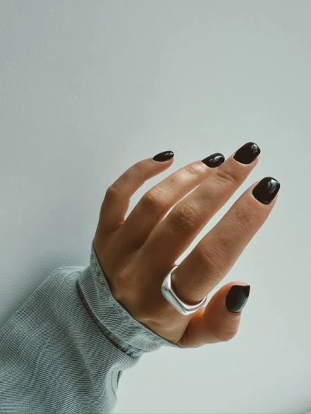 Серебряное узкое кольцо-печатка «Слияние» SBLESKOM, цвет: Серебряный, 11918 купить онлайн