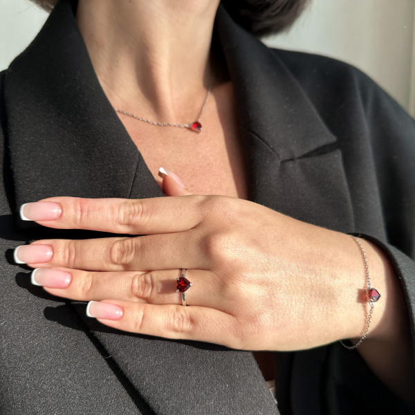 Кольцо Сердце с гранатом элитный The Reason, цвет: Серебряный клц сердel гра 108 | новая женская коллекция купить онлайн