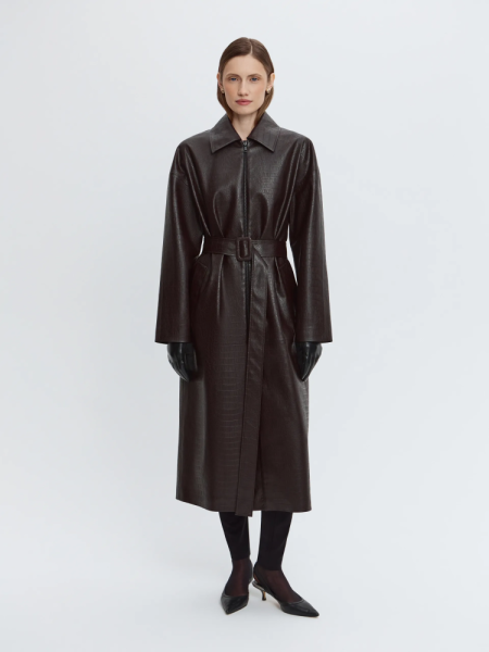 Плащ из фактурной экокожи