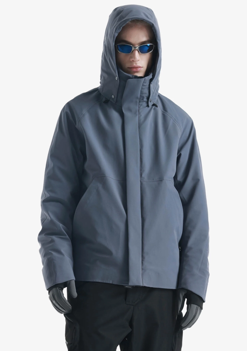 Короткая куртка из функциональной ткани