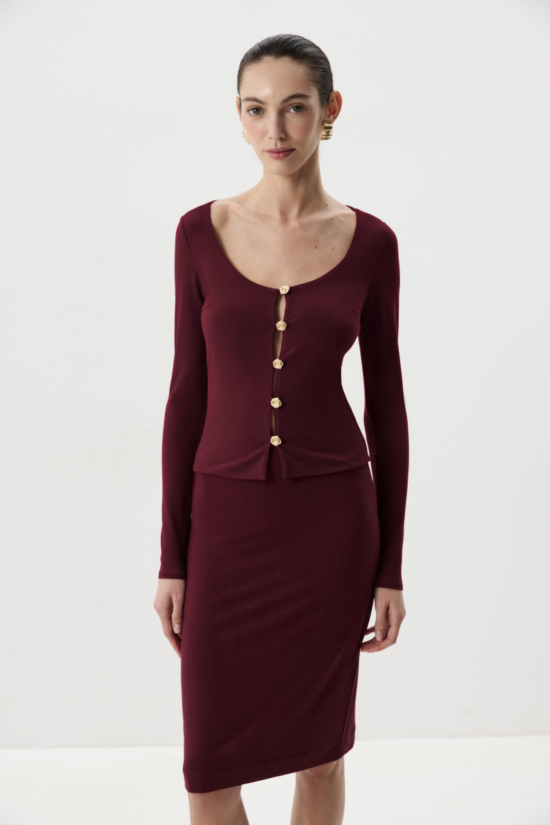 Лонгслив с декоративными пуговицами Charmstore, цвет: Бордовый, 205-51365-451 купить онлайн